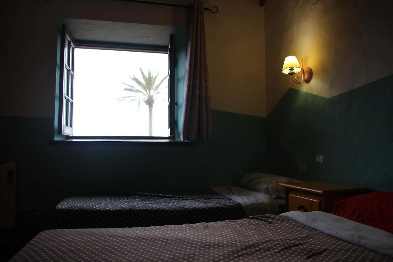 Elena'S Fair House Hostel Tesbabo